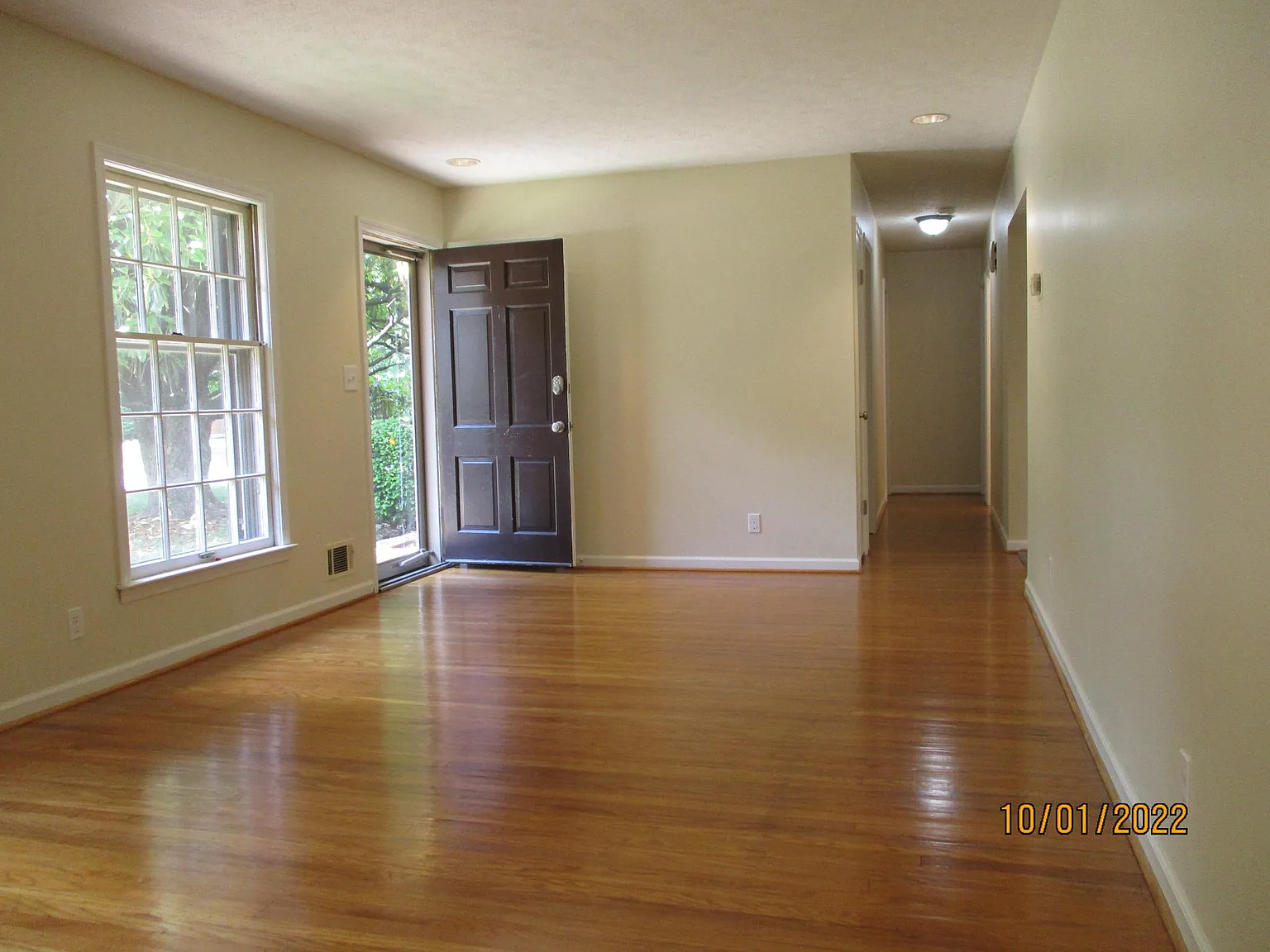 3 bed, 1.5 bath, 1612 sqft, $1,950 — Photo 3