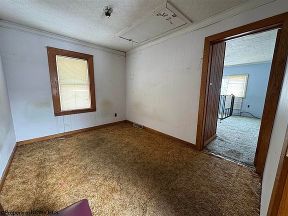 4th image of 124 Chestnut St