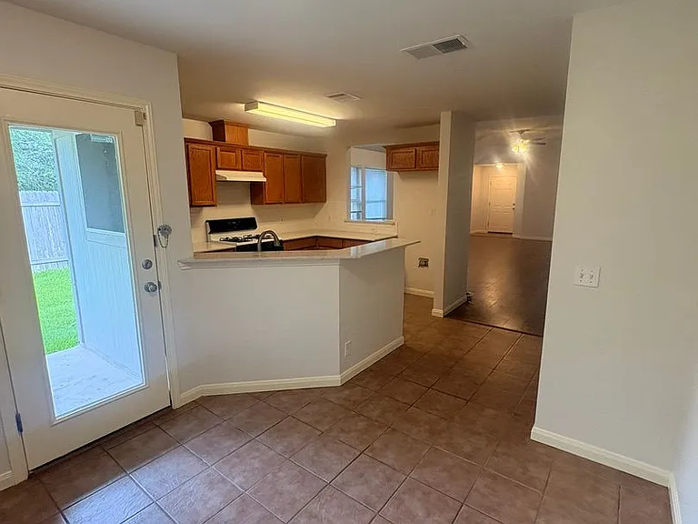 1725 Shire St — Photo 9