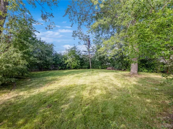 27 Woodlee Ln, Grand Island, NY 14072
