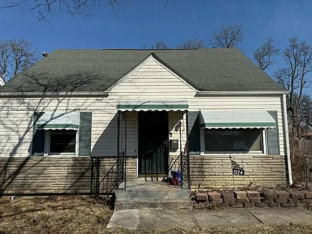 3 bed, 1.0 bath, 1061 sqft, $1,450 — Photo 1