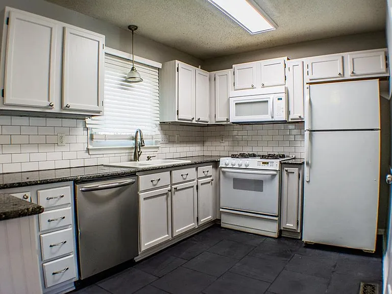 2179 Dave St — Photo 3