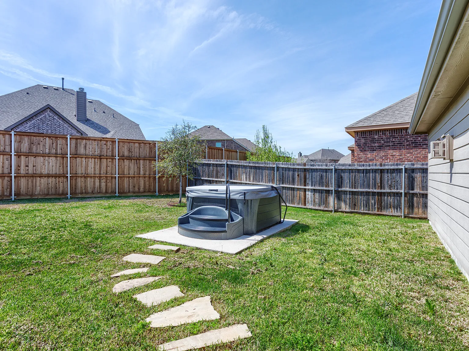 3 bed, 1657 sqft, $2,200 — Photo 3