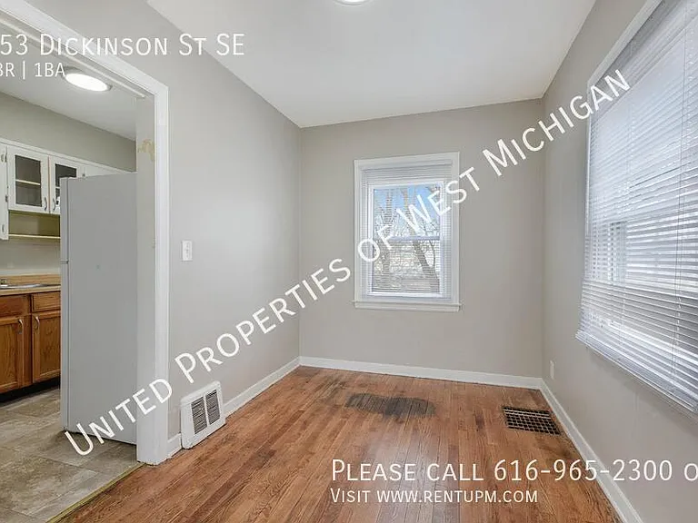 653 Dickinson St SE — Photo 6