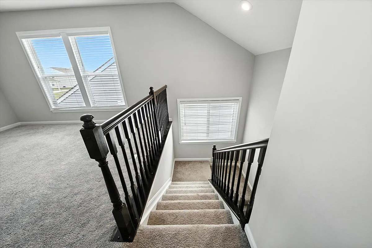4 bed, 2500 sqft, $3,200 — Photo 4