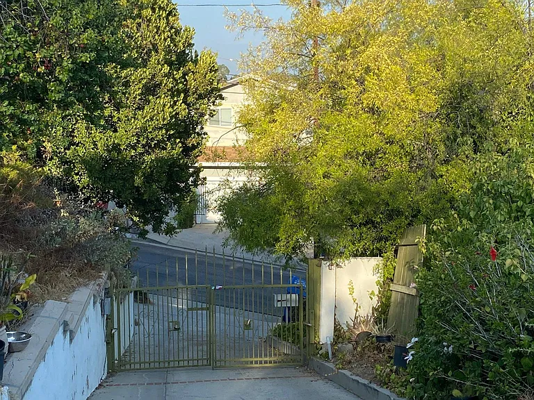 485 Lewis St — Photo 1