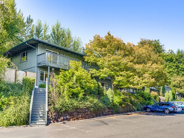 1045 SW Bertha Blvd APT 8, Portland, OR 97219