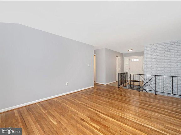 4th image of 13518 Keating St