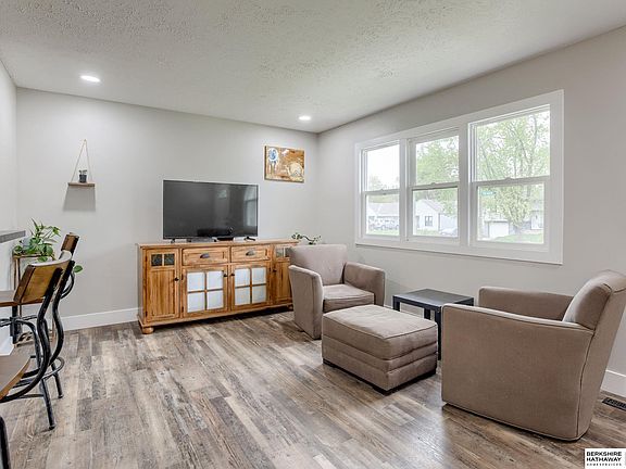 3rd image of 6052 Park Lane Dr