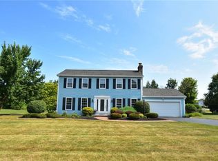 12 Fox Hill Dr, Fairport, NY 14450