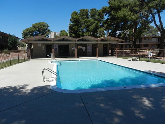 3rd image of 3712 Royal Crest St Unit 4