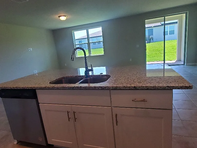 877 Cambridge Dr — Photo 8