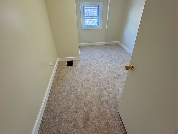 5th image of 10 Willow Ave #2