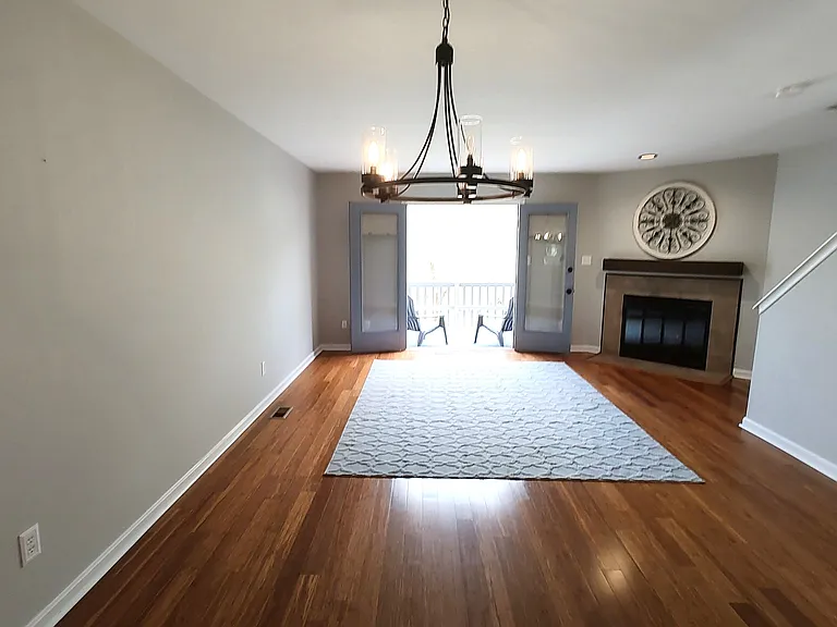 442 Darby Ln — Photo 9