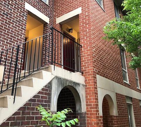 Third floor end unit