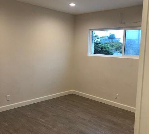 4th image of 1447 Harvard St APT 8