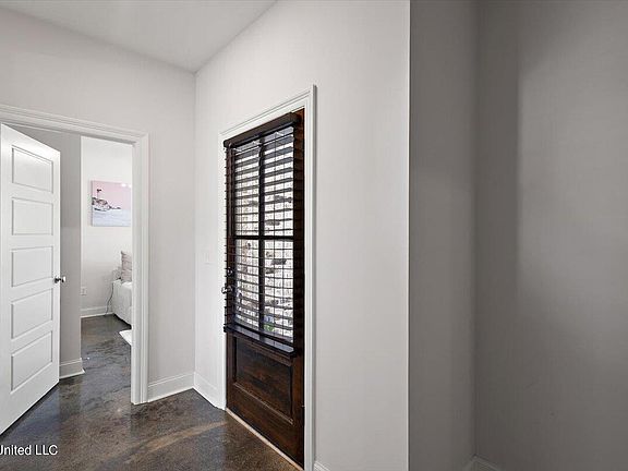 5th image of 702 Cottonwood Way