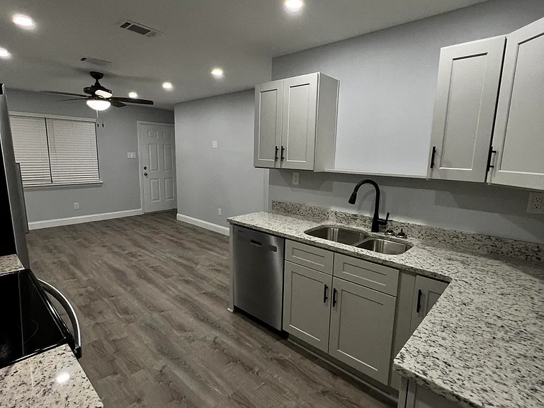 1107 S Wilson St — Photo 7