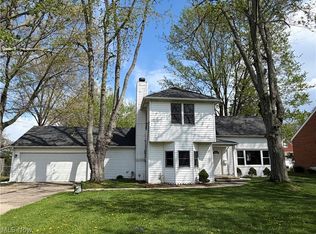 3003 Walter Rd, North Olmsted, OH 44070