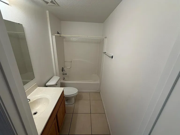 3426 NW 38th Ave — Photo 9