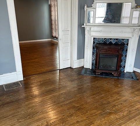 2nd image of 1801 Hope St