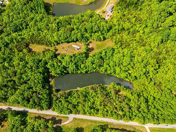 2nd image of 890 Earls Bridge Rd