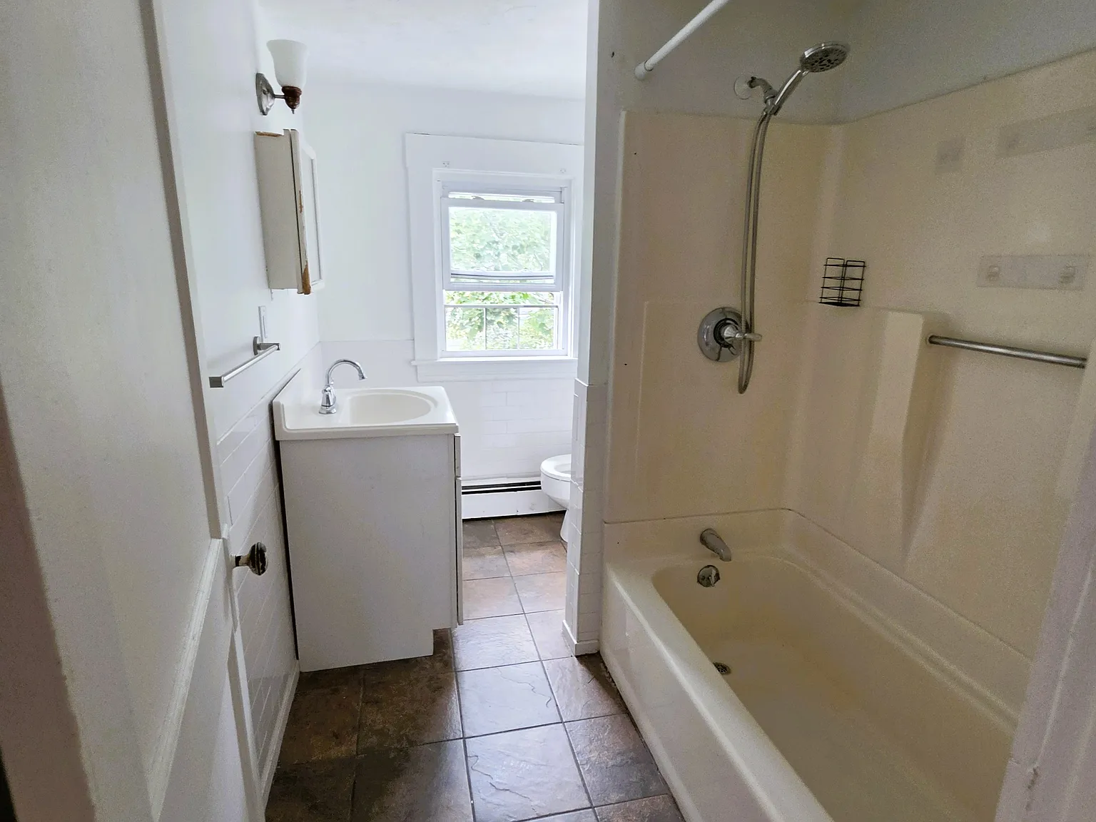 3 bed, 1017 sqft, $2,950 — Photo 4