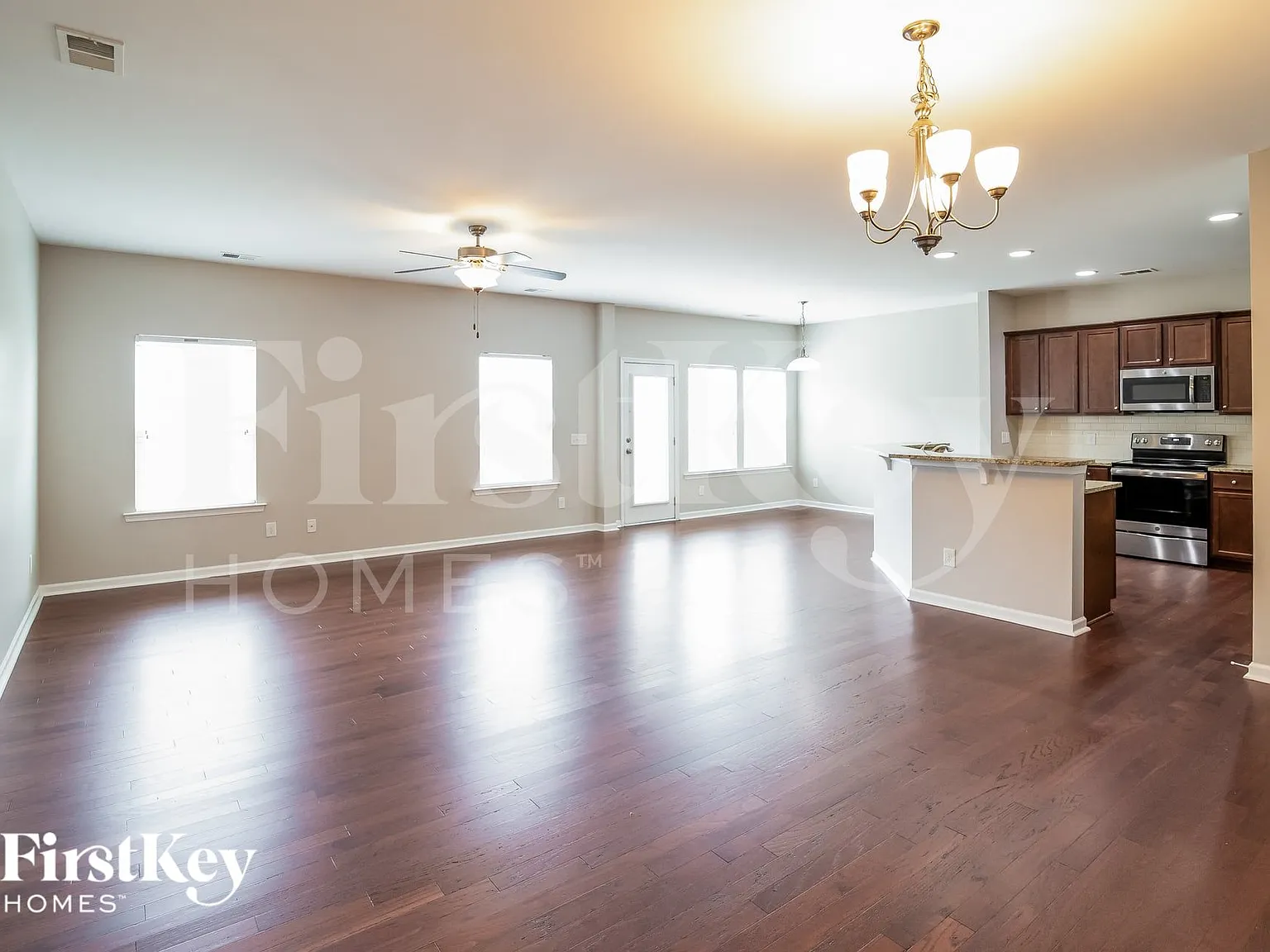 4 bed, 2.0 bath, 1984 sqft, $2,590 — Photo 4