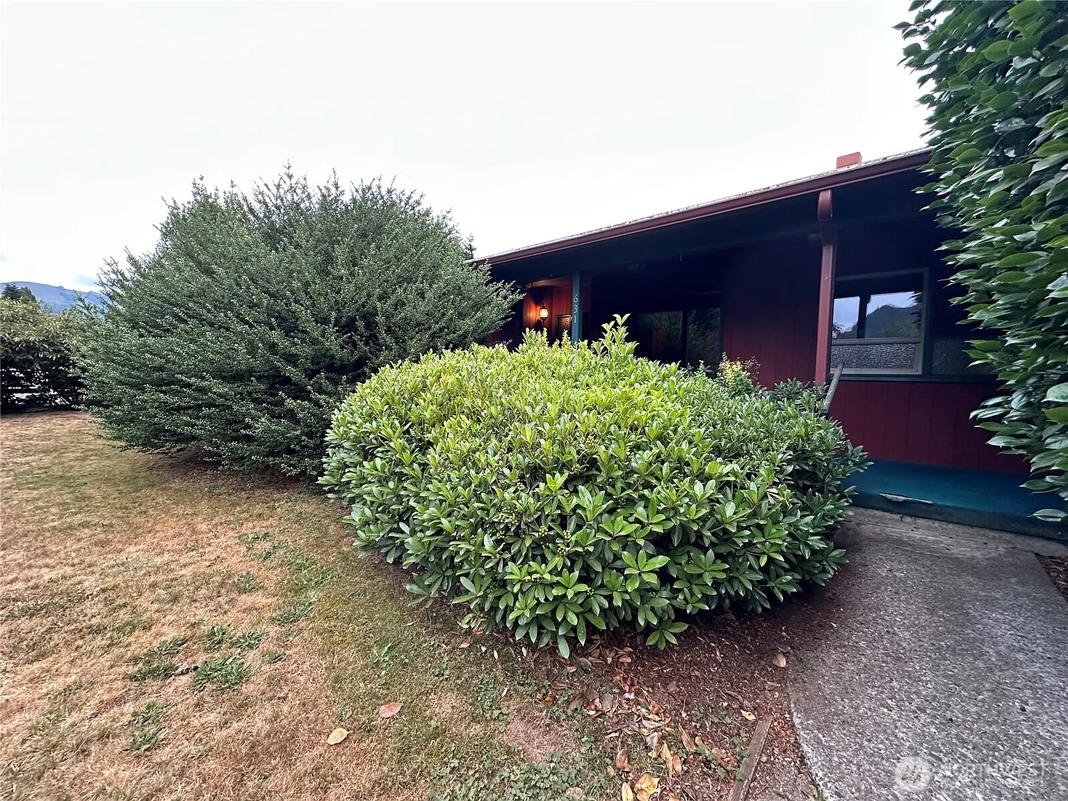 631 Division Avenue photo 1