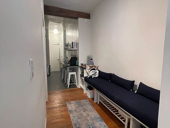 3rd image of 635 E 9th St APT 8