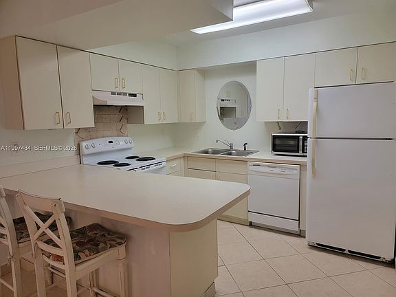 3rd image of 109 SE Village Dr #109