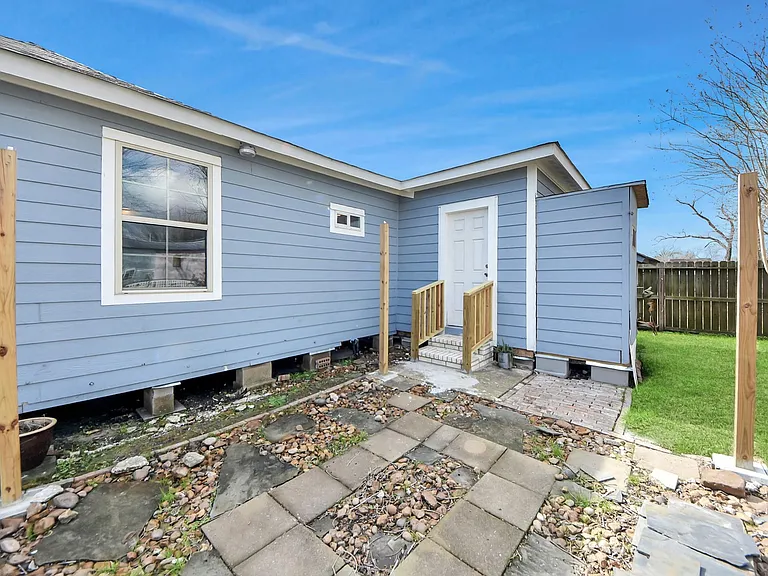 215 E Saint Charles Dr — Photo 29