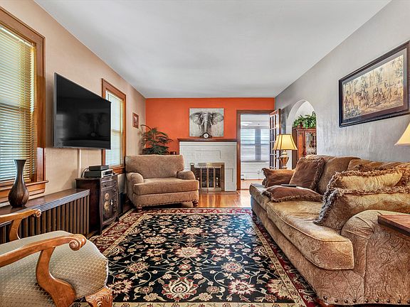 3rd image of 2713 Lyndhurst St NW