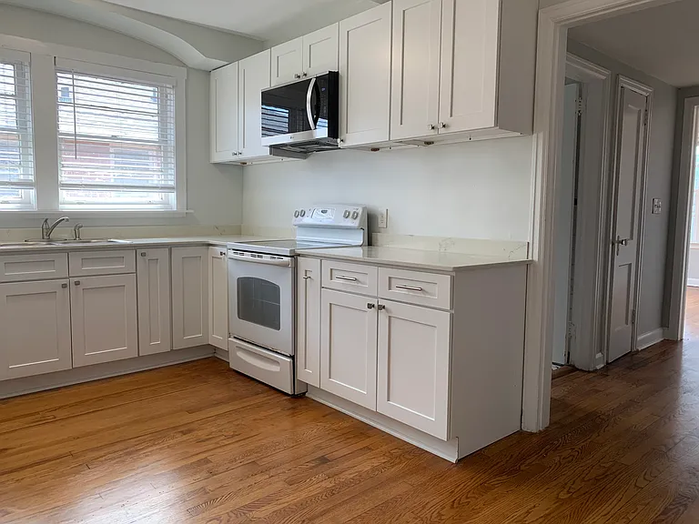 2344 Oak St #3 — Photo 13