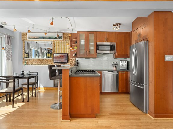 5th image of 117 E 37th St APT 8C