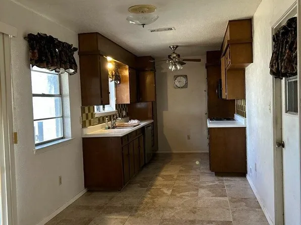 2102 Jeannette Ct, Arlington, TX 76010