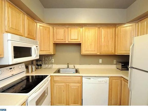 5th image of 5200 Hilltop Dr #U16-404