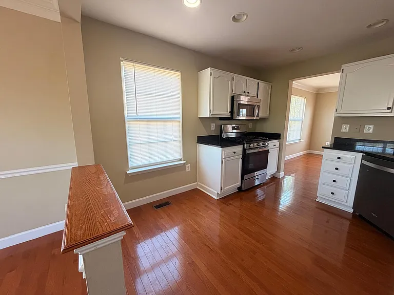 434 Lilac Ter NE — Photo 8