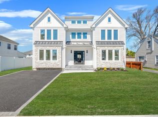 31 Libby Avenue, Hicksville, NY