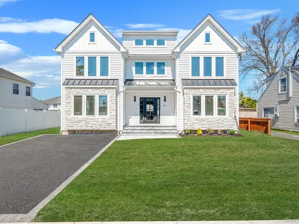 31 Libby Avenue, Hicksville, NY 11801