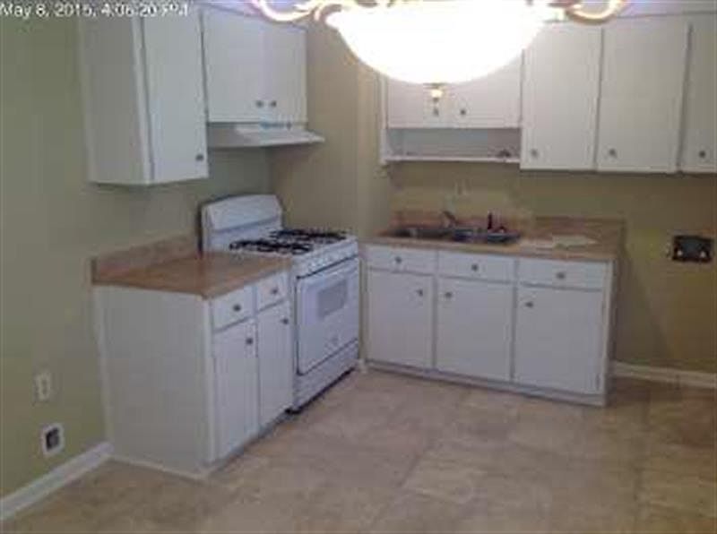 2nd image of 216 Lawn St