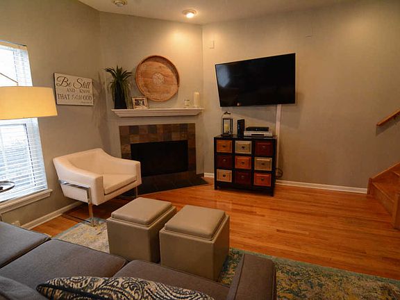 4th image of 3817 N Milwaukee Ave Unit E