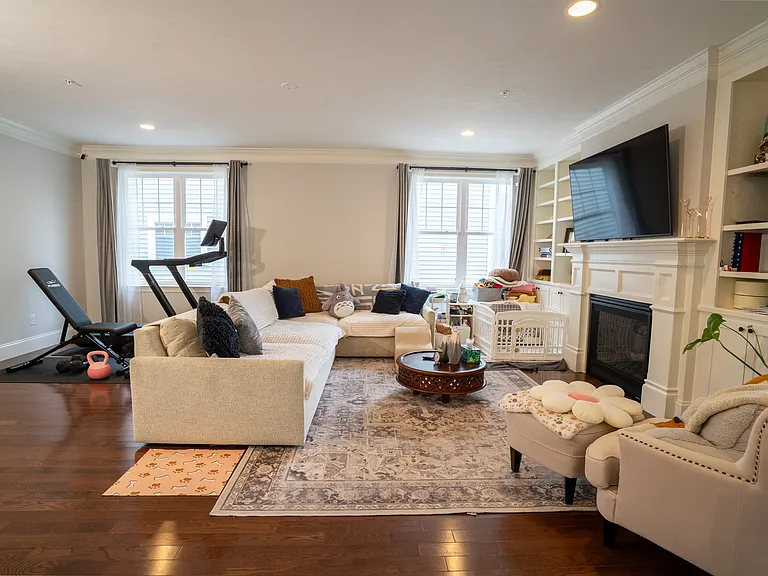 4 Strauss Ln — Photo 8