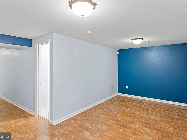 2053 Mayflower Dr — Photo 37