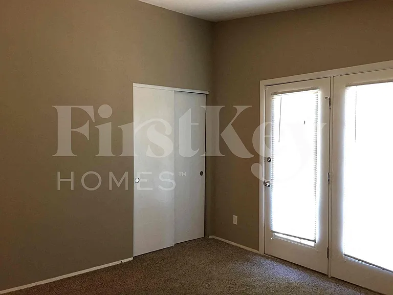 2560 Pheasant Dr — Photo 14