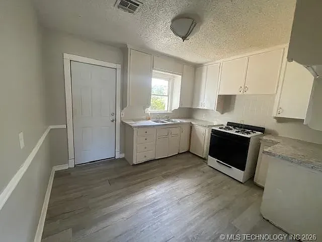 2 bed, 807 sqft, $1,300 — Photo 4
