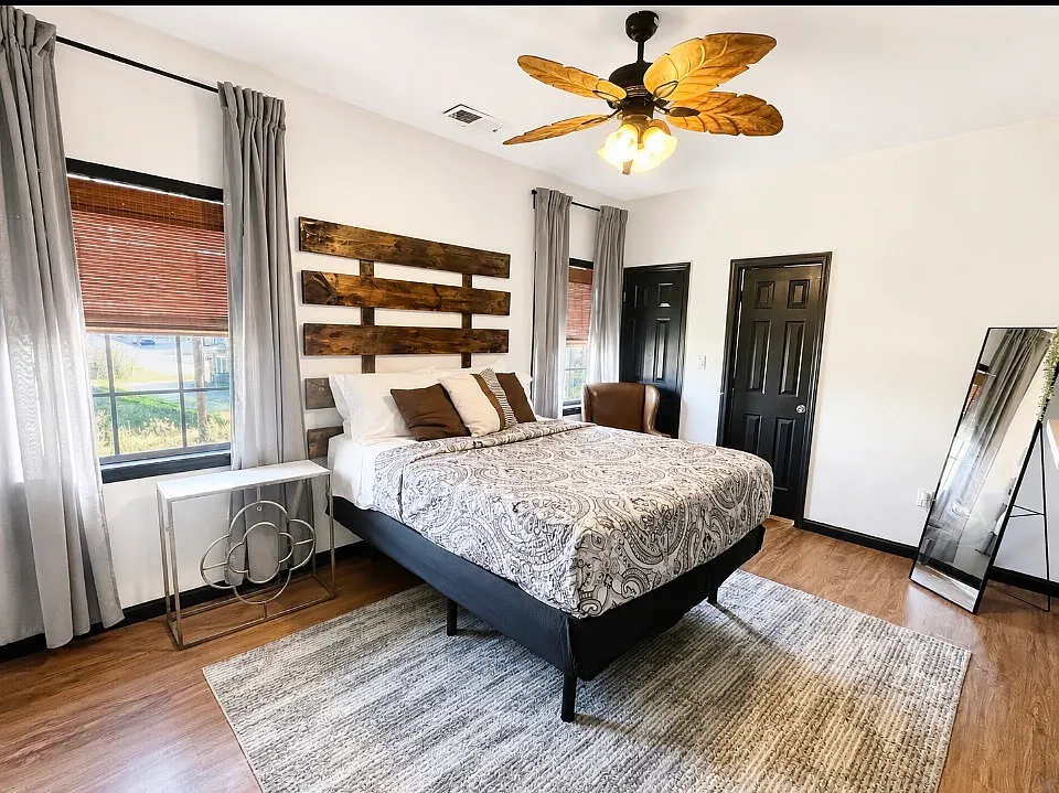 2 bed, 2.5 bath, 1200 sqft, $2,200 — Photo 4