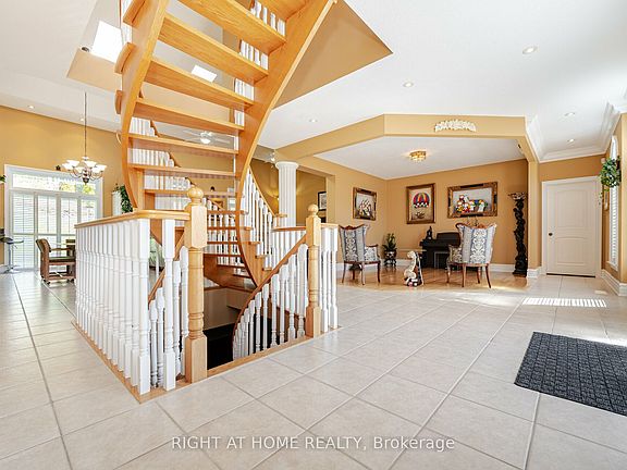 5th image of 6 Lord Duncan Ct