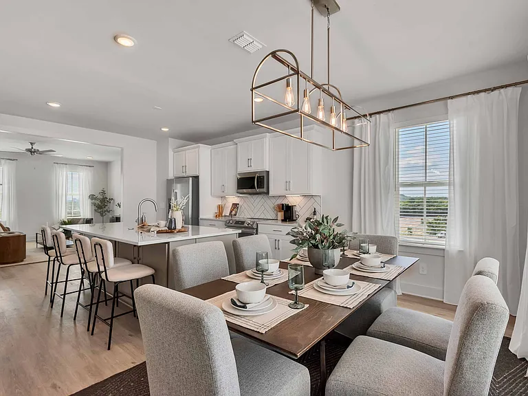 Kitchen & Dining Room Kitchen & Dining Room
