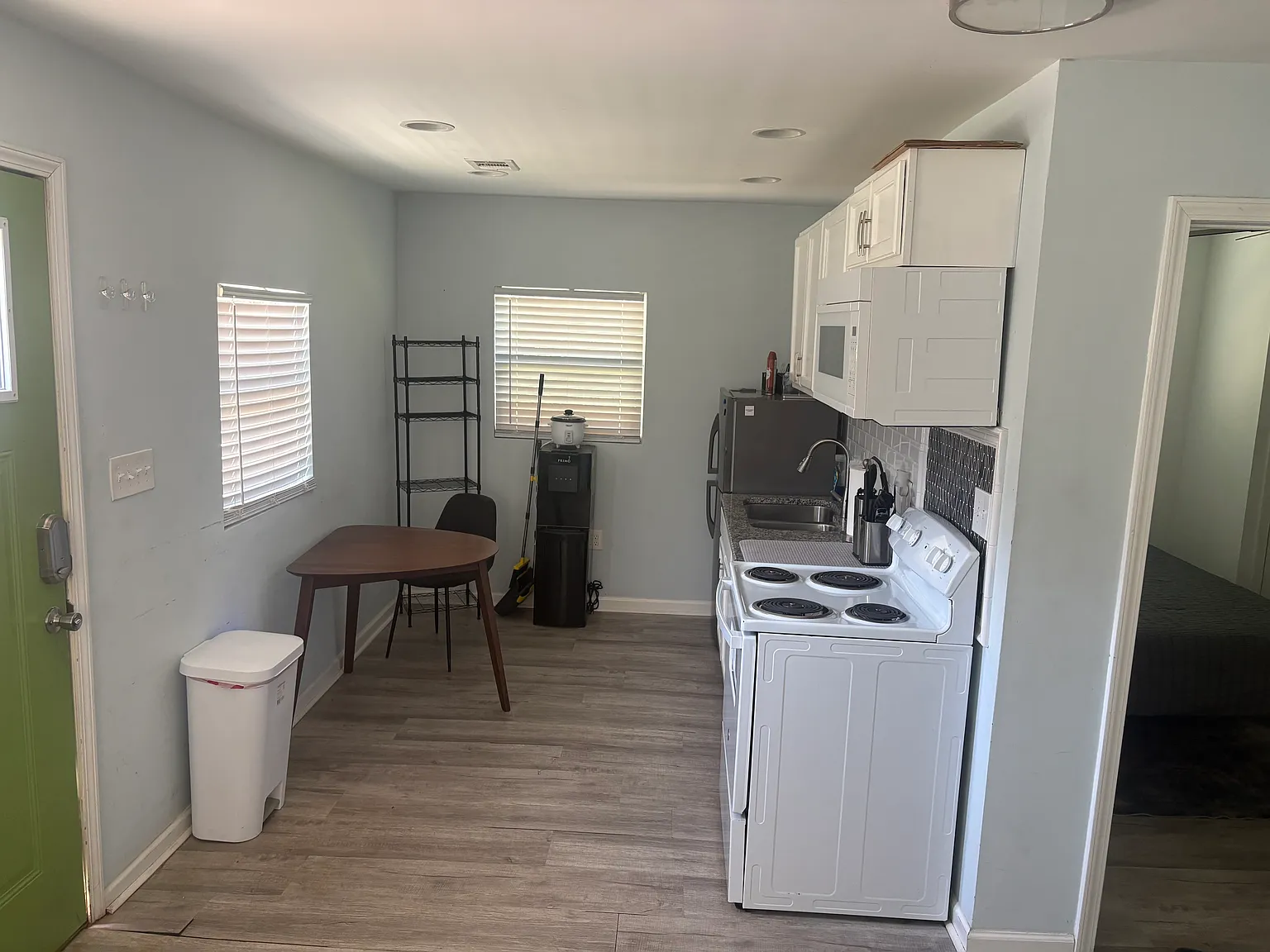 2 bed, 700 sqft, $1,800 — Photo 2